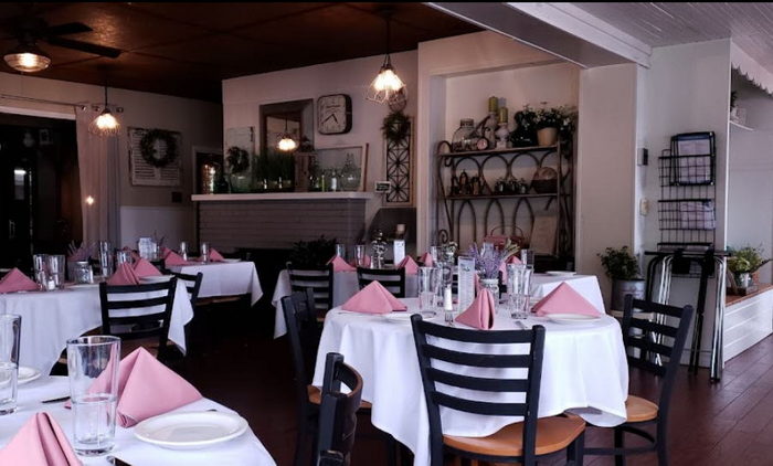 Clifford Lake Inn (Clifford Lake Hotel) - From Website (newer photo)